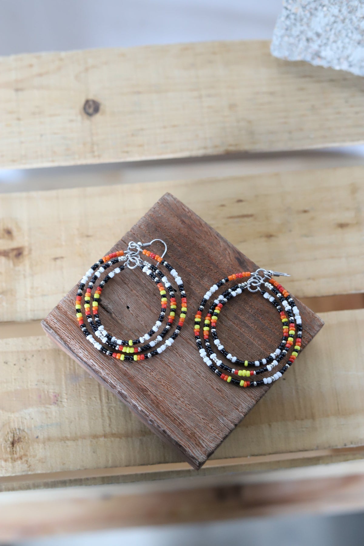 0078 H105 BLACK TRIPLE SEED BEAD HOOP EARRING